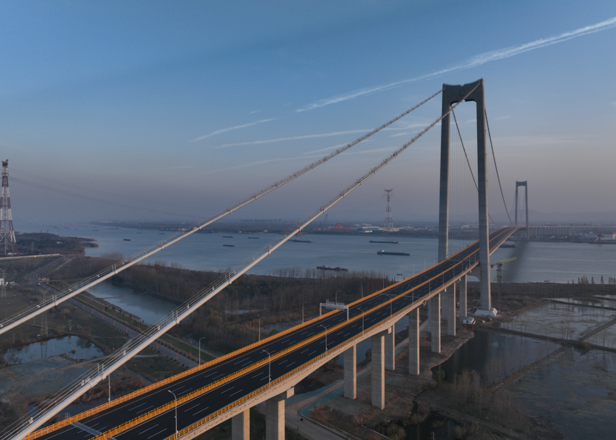 寧揚長江大橋正式通車，長江之上再添一座“山橋造”